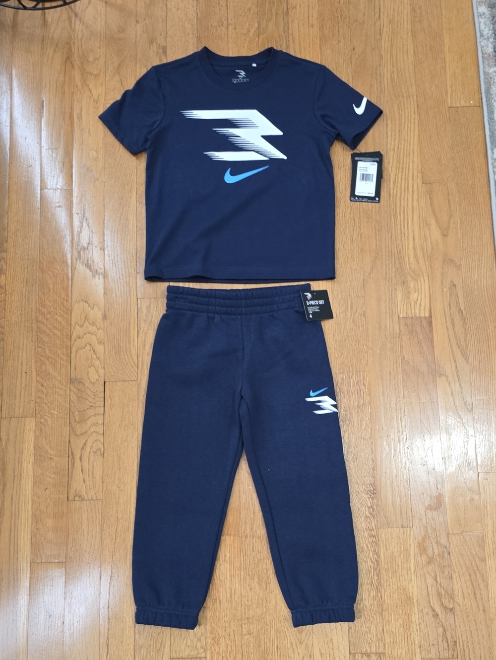 NIKE SIGNATURE BRAND BOY'S BLUE 2 PIECE SET JOGGER PANTS AND TEE-SHIRT SIZE 4 XS